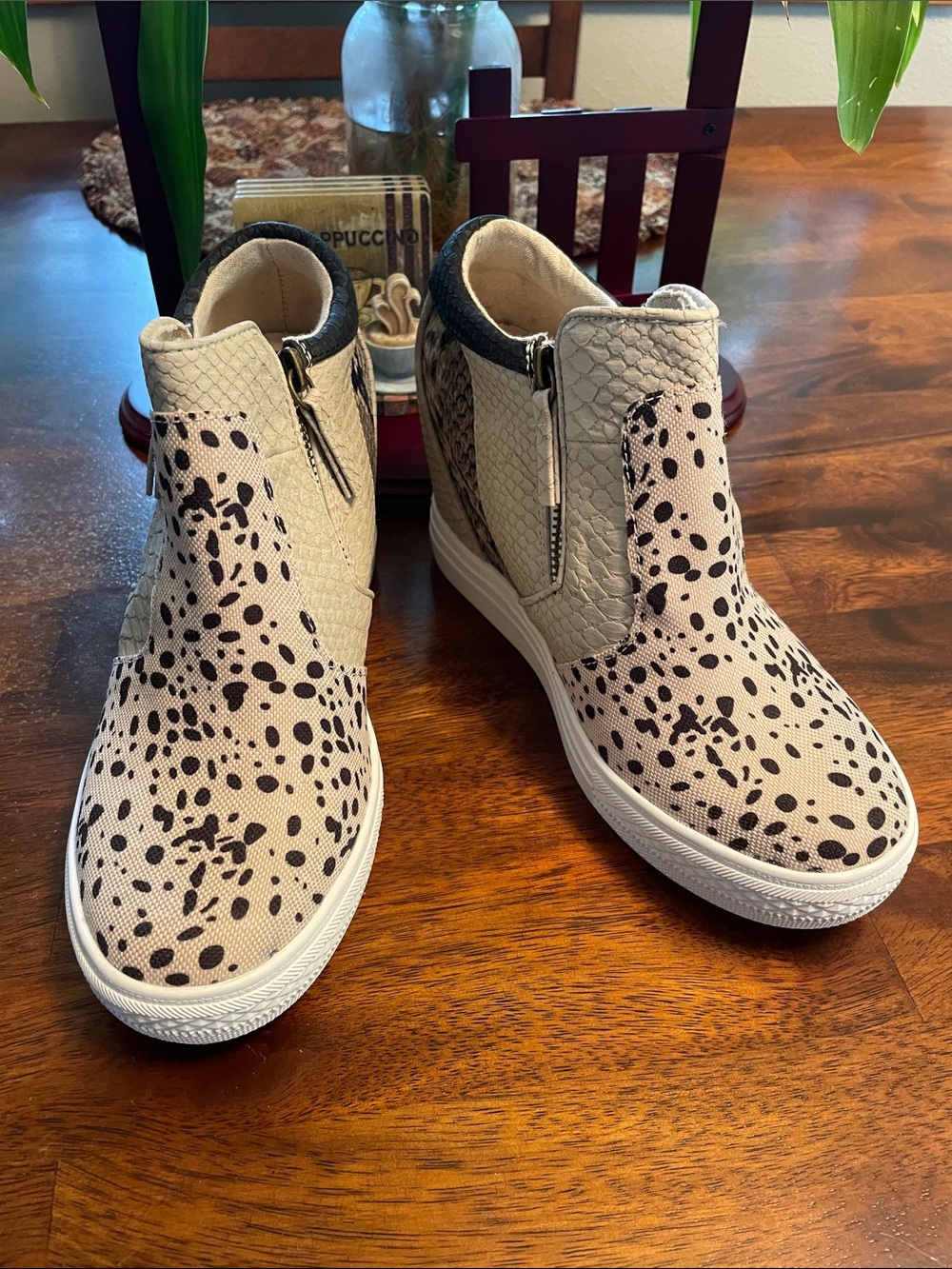 NOT RATED Tinaya Hidden Sneaker Wedge Women’s 7.5 EUR 38.5 Off White Brown Black - Picture 2 of 8